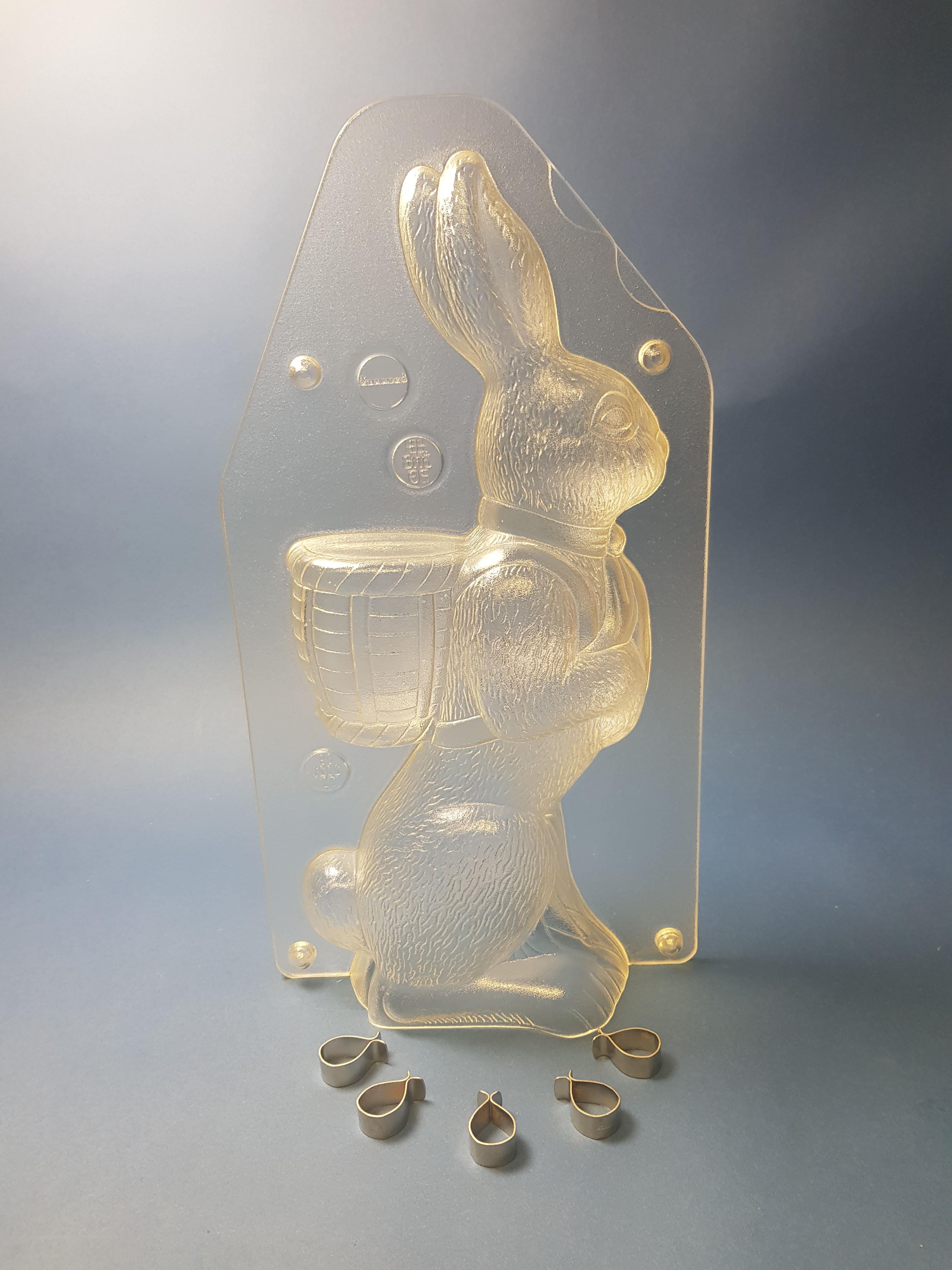 Product image 2 of the product “Sitting rabbit with basket ”