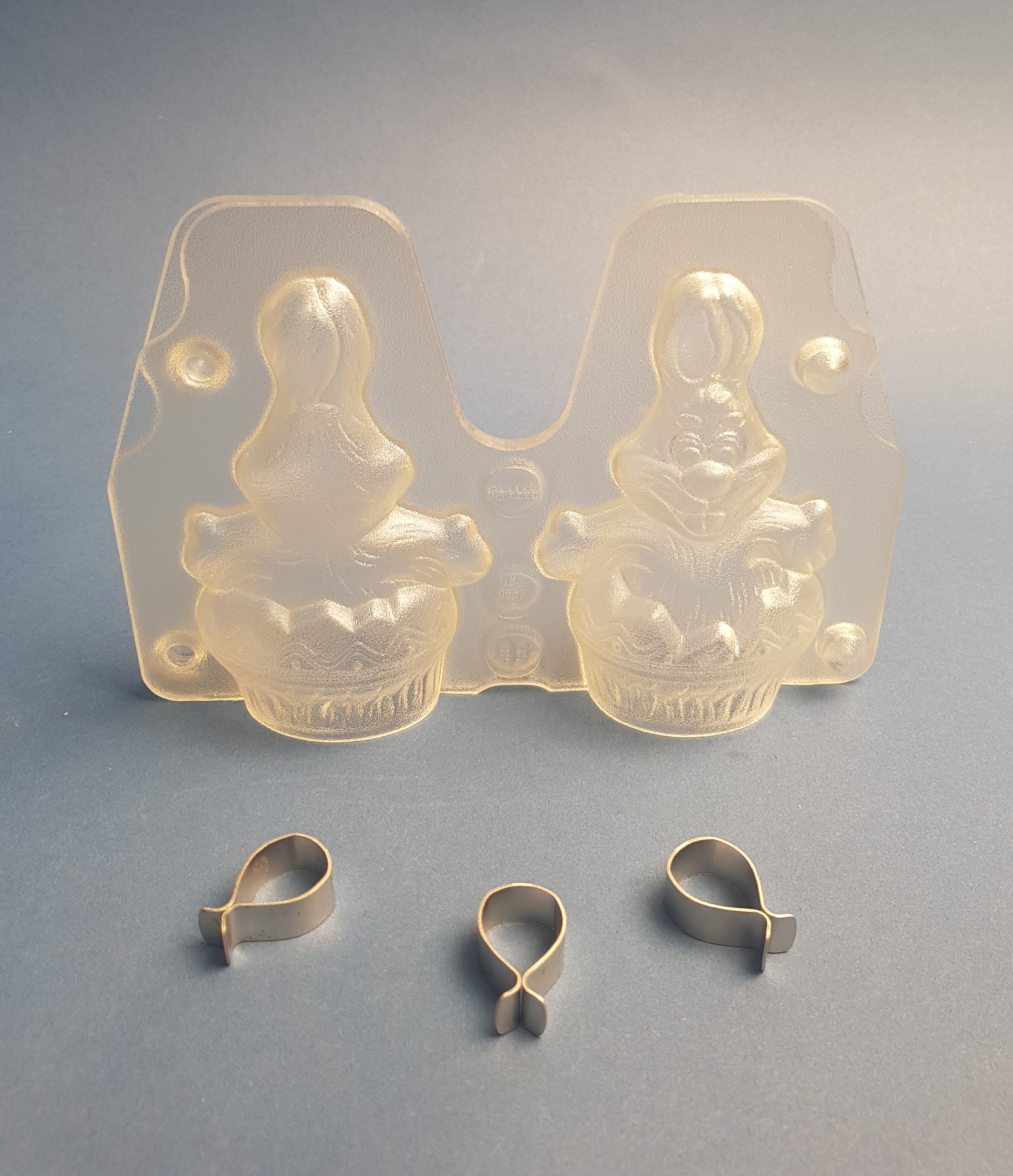 Product image 2 of the product “Happy rabbit with egg ”