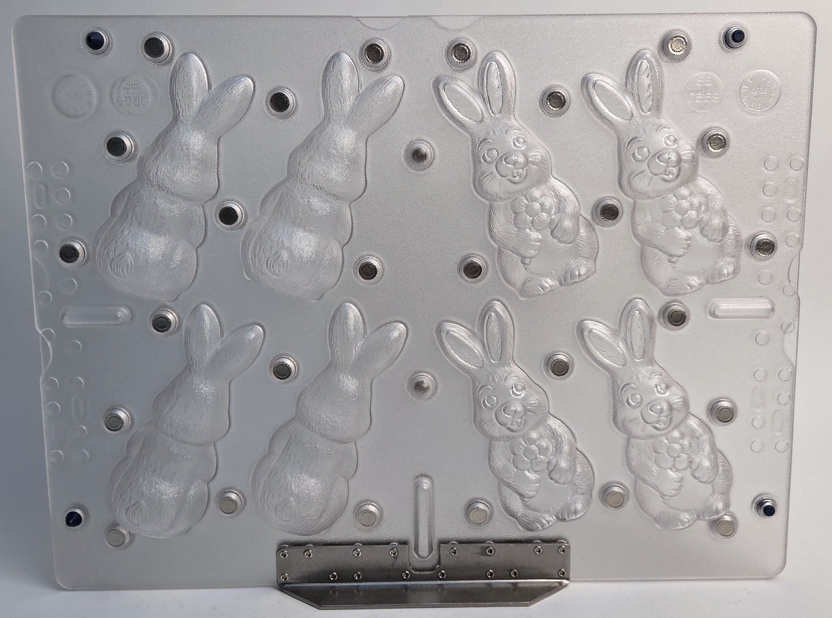 Product image 2 of the product “Standing rabbit with flower ”
